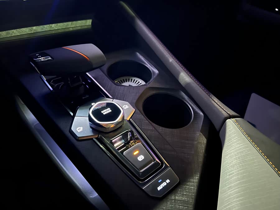 Discover undefined undefined Exterior Interior Images.Find all aspects and details of cars.