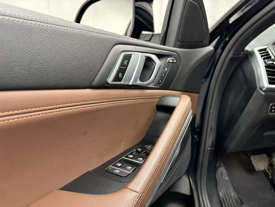 Discover undefined undefined Exterior Interior Images.Find all aspects and details of cars.