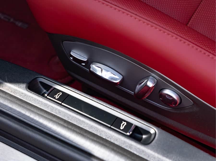 Discover undefined undefined Exterior Interior Images.Find all aspects and details of cars.