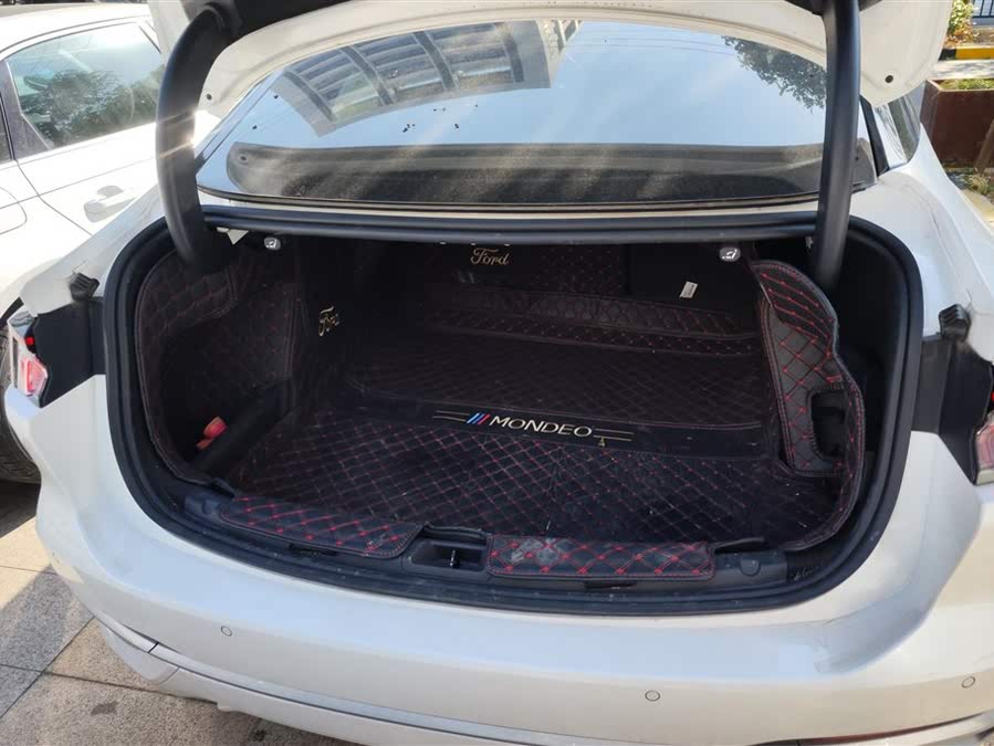 Discover undefined undefined Exterior Interior Images.Find all aspects and details of cars.