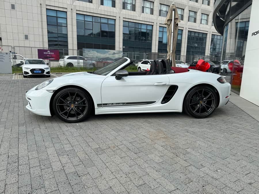 Discover undefined undefined Exterior Interior Images.Find all aspects and details of cars.