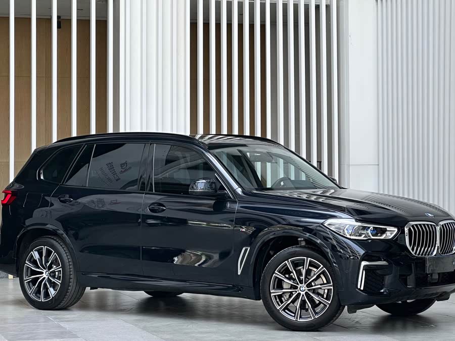 Discover undefined undefined Exterior Interior Images.Find all aspects and details of cars.