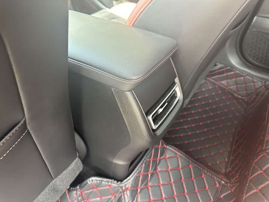 Discover undefined undefined Exterior Interior Images.Find all aspects and details of cars.
