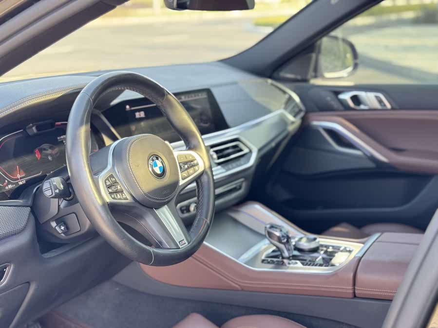 Discover undefined undefined Exterior Interior Images.Find all aspects and details of cars.