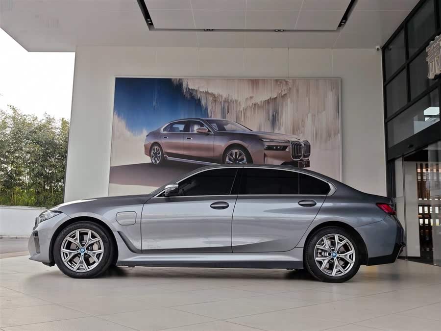 Discover undefined undefined Exterior Interior Images.Find all aspects and details of cars.