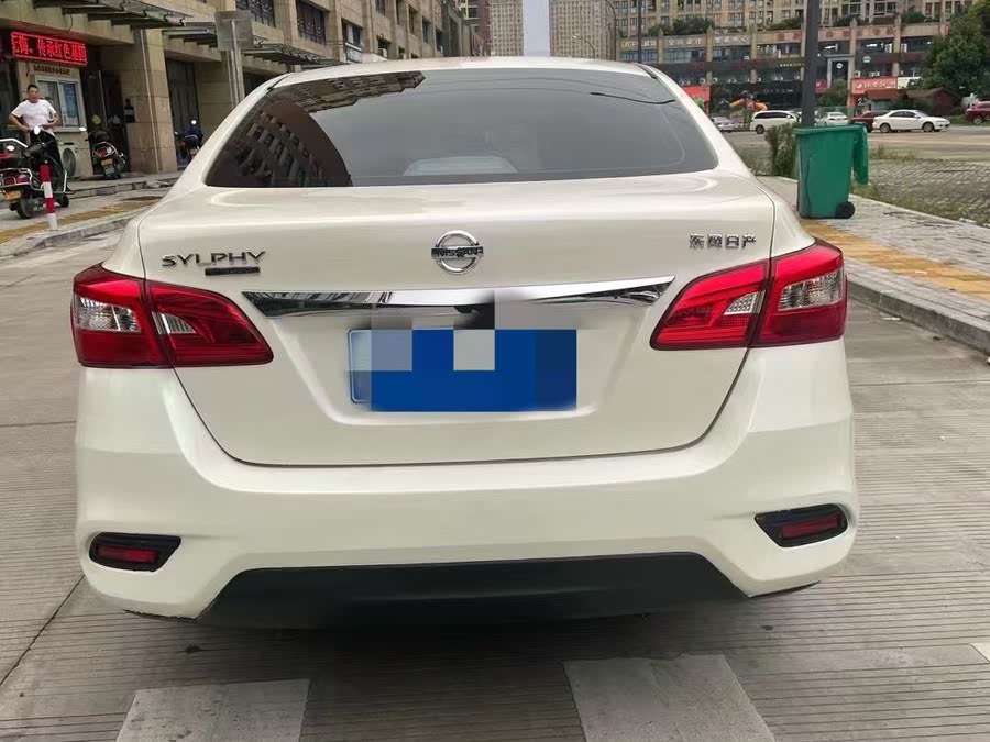 استكشف undefined undefined الصور الخارجية والداخلية. اكتشف جميع جوانب وتفاصيل السيارات.