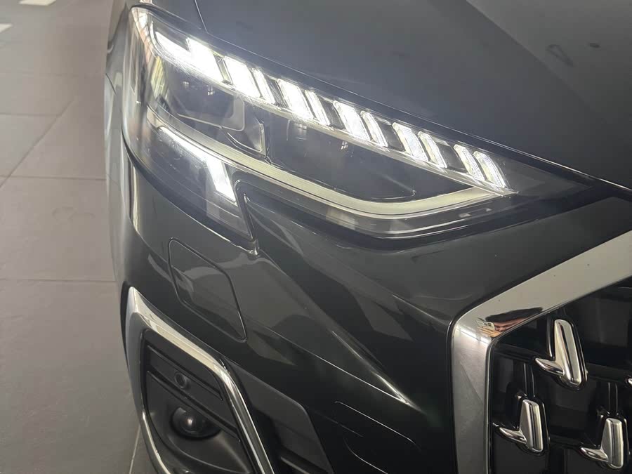 Discover undefined undefined Exterior Interior Images.Find all aspects and details of cars.