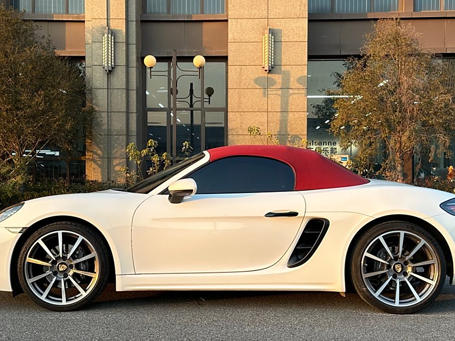 Discover undefined undefined Exterior Interior Images.Find all aspects and details of cars.