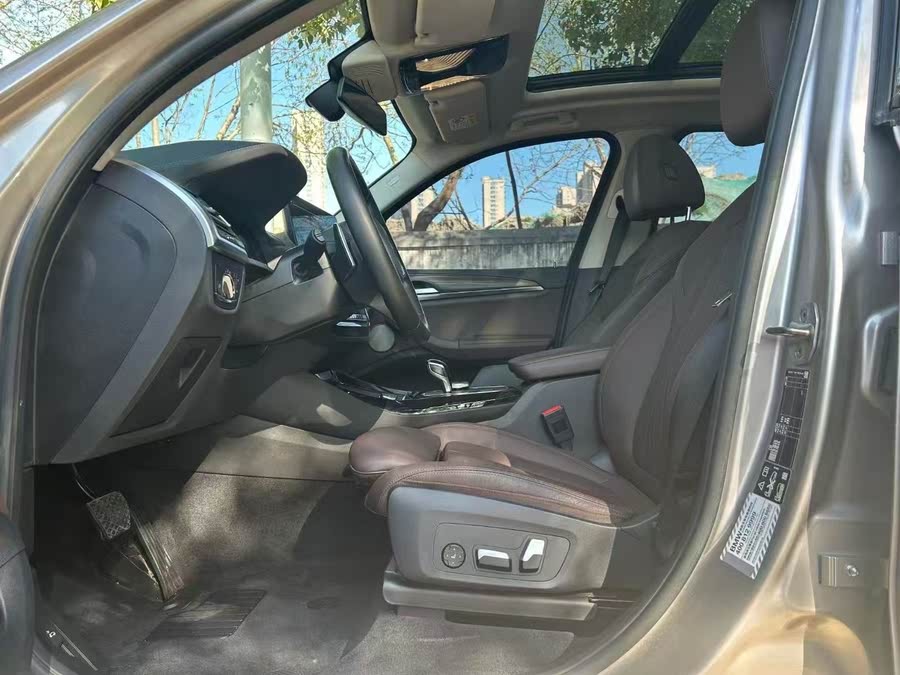 Discover undefined undefined Exterior Interior Images.Find all aspects and details of cars.