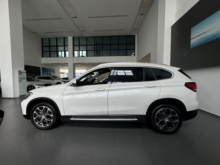 Discover undefined undefined Exterior Interior Images.Find all aspects and details of cars.