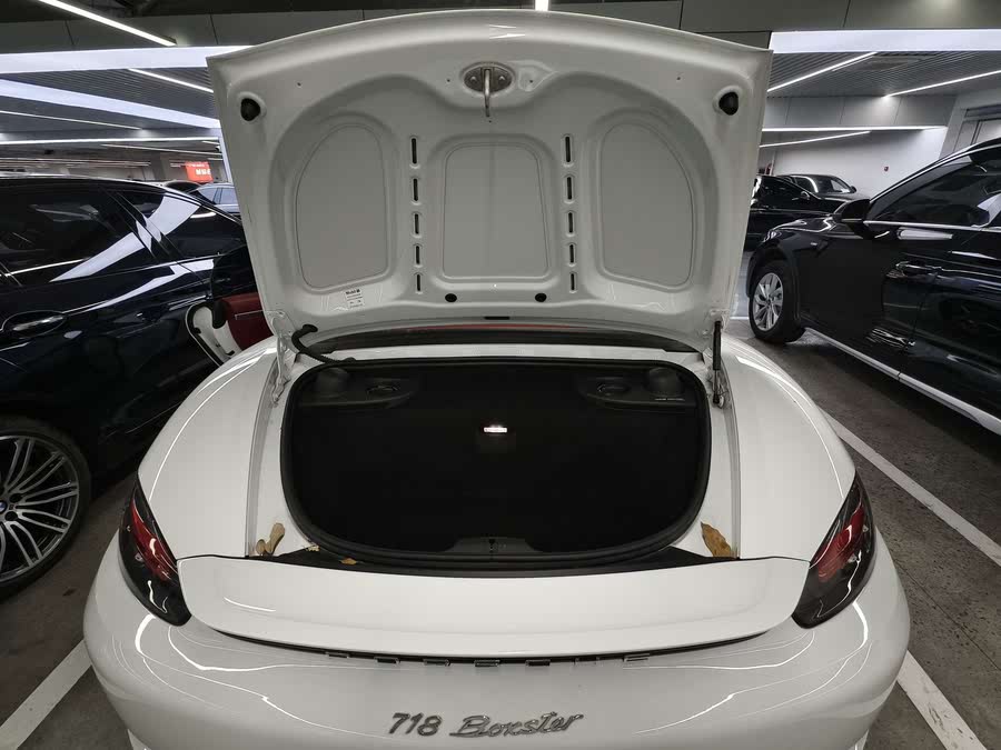 Discover undefined undefined Exterior Interior Images.Find all aspects and details of cars.