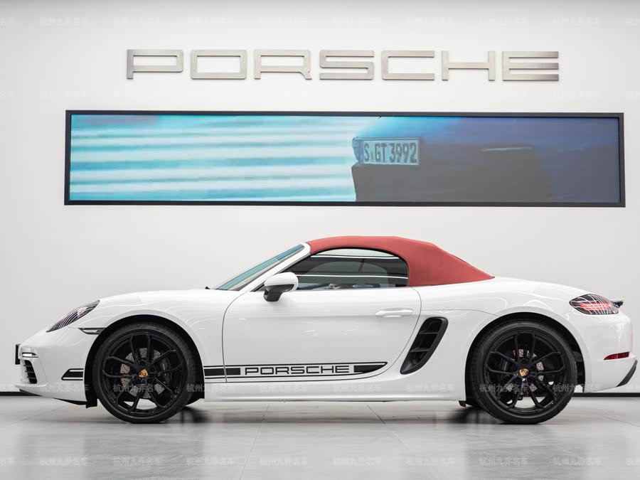 Discover undefined undefined Exterior Interior Images.Find all aspects and details of cars.