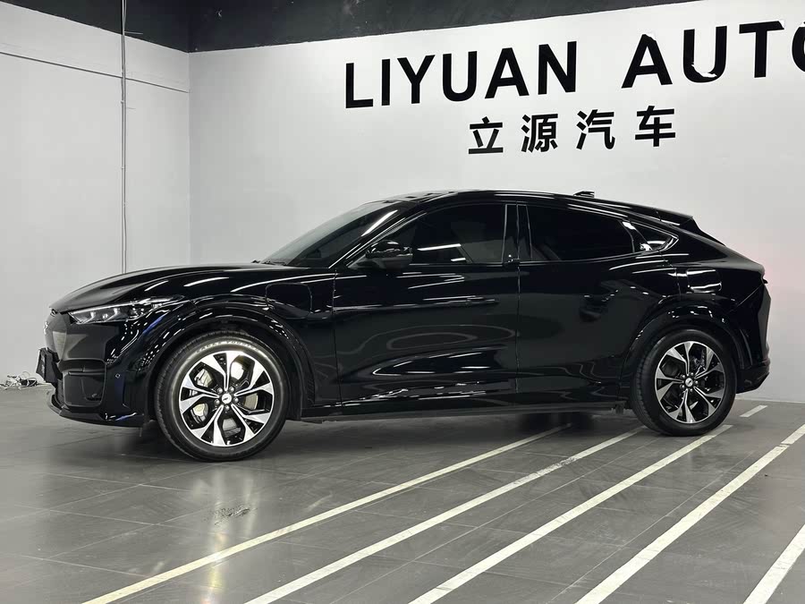 Discover undefined undefined Exterior Interior Images.Find all aspects and details of cars.