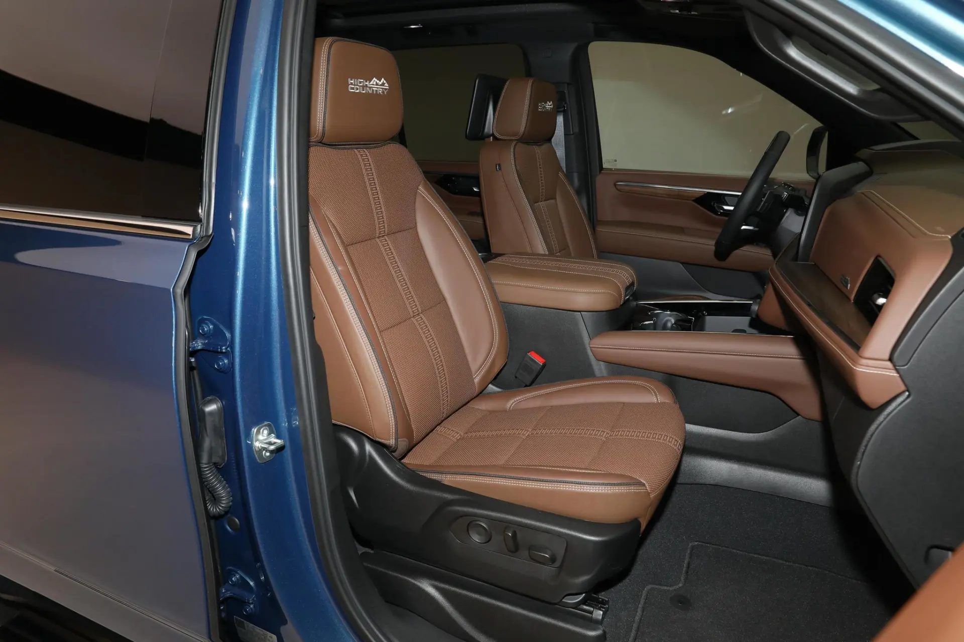 Discover Chevrolet Chevrolet Tahoe Exterior Interior Images.Find all aspects and details of cars.