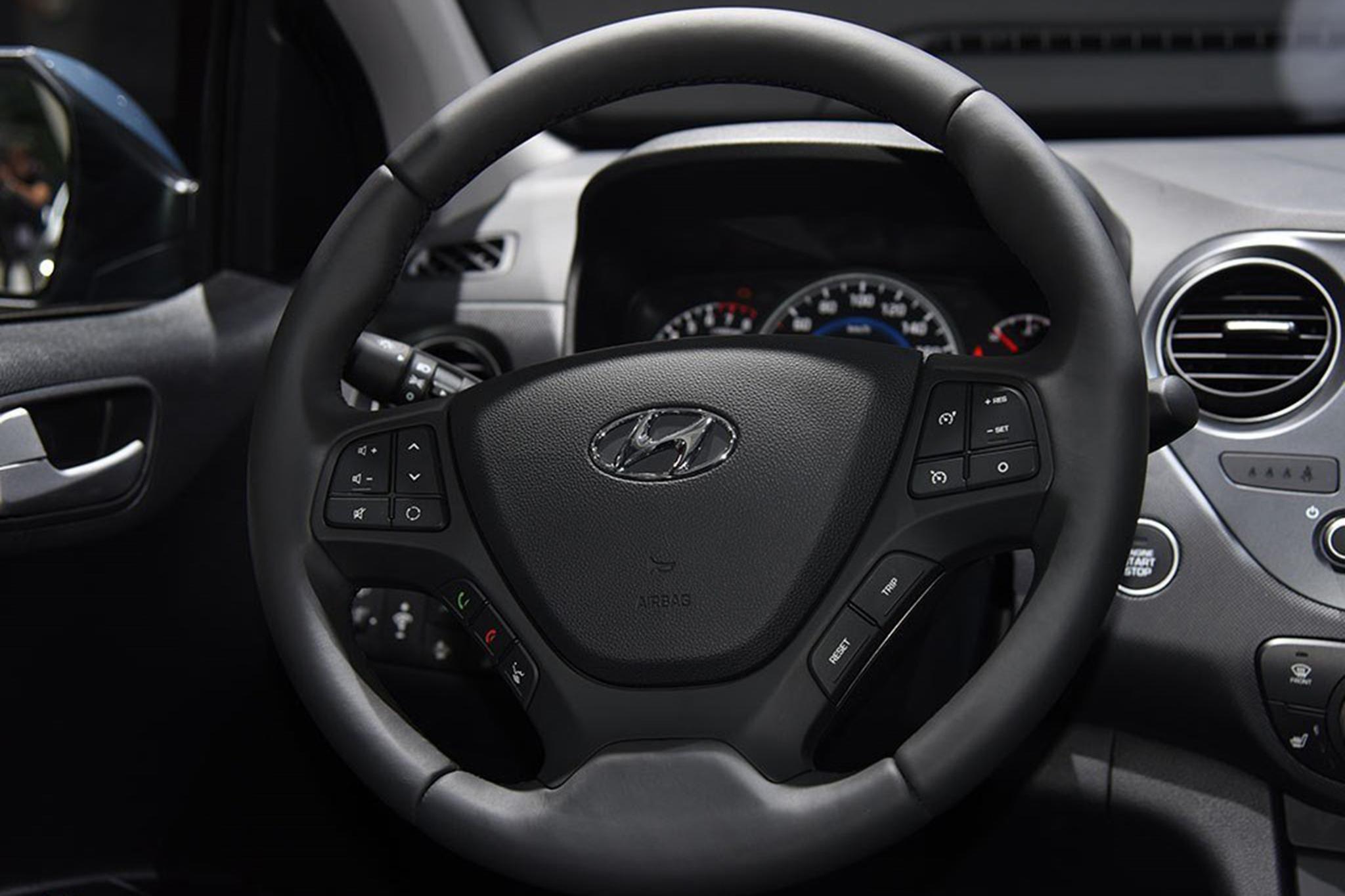 Discover Hyundai Hyundai i10 Exterior Interior Images.Find all aspects and details of cars.