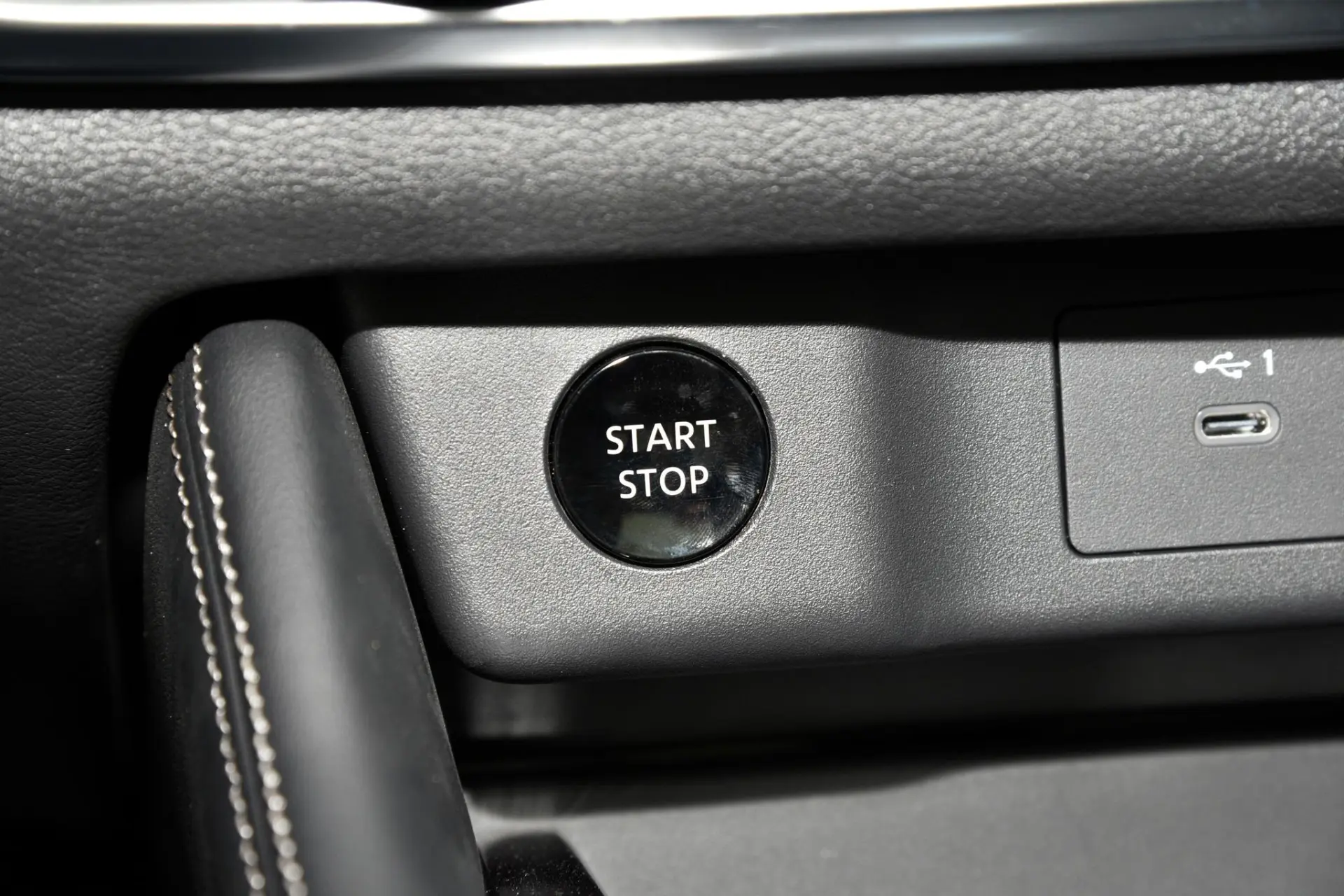 Discover Nissan Nissan XTrail Exterior Interior Images.Find all aspects and details of cars.