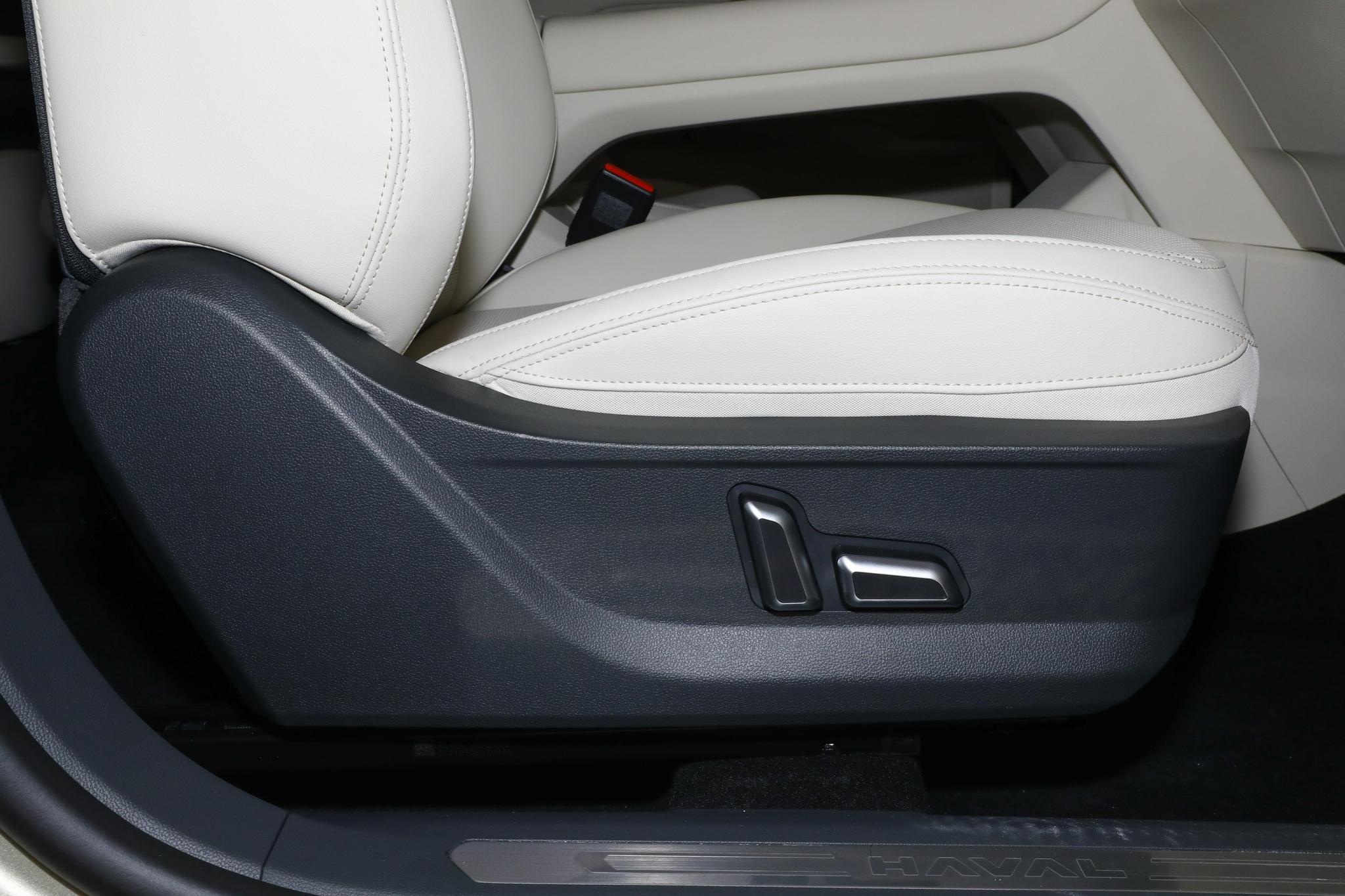 Discover Haval Haval H6 Exterior Interior Images.Find all aspects and details of cars.