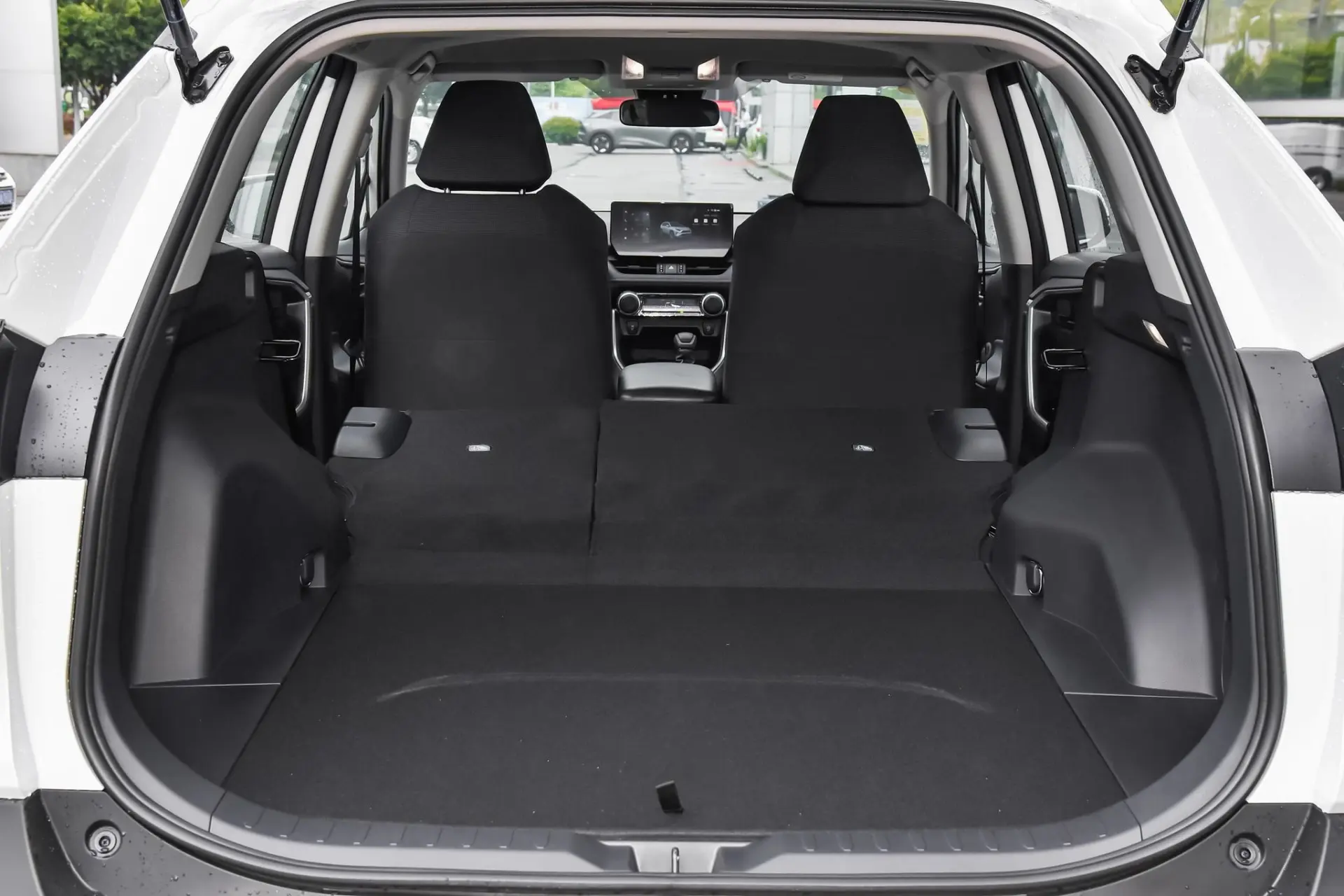 Discover Toyota Toyota RAV4 Exterior Interior Images.Find all aspects and details of cars.