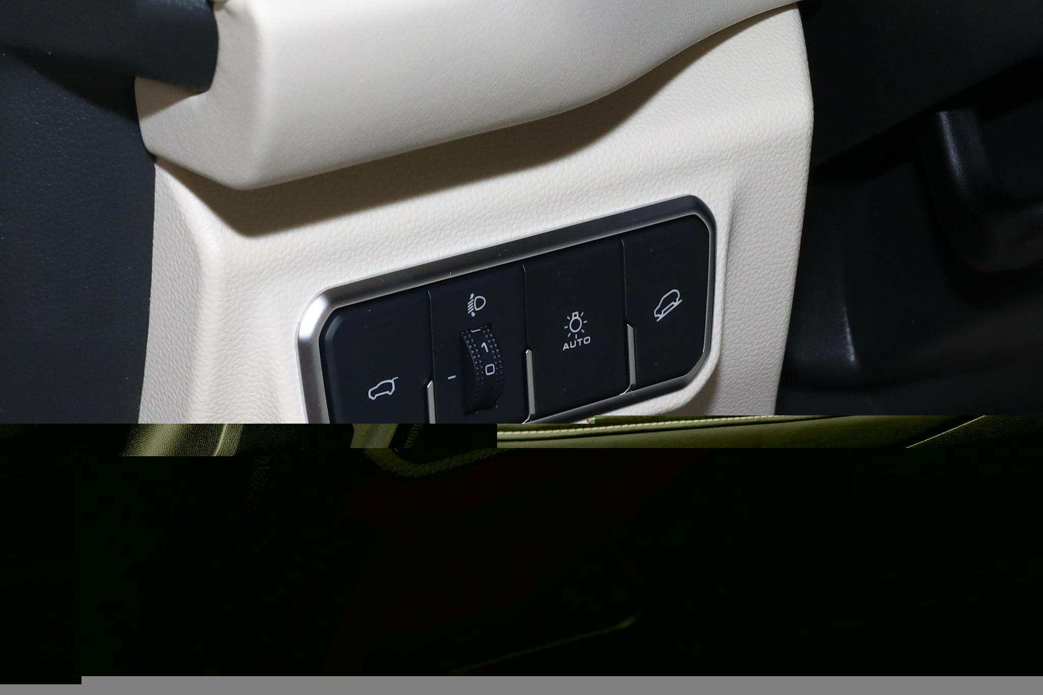 Discover Haval Haval H6 Exterior Interior Images.Find all aspects and details of cars.