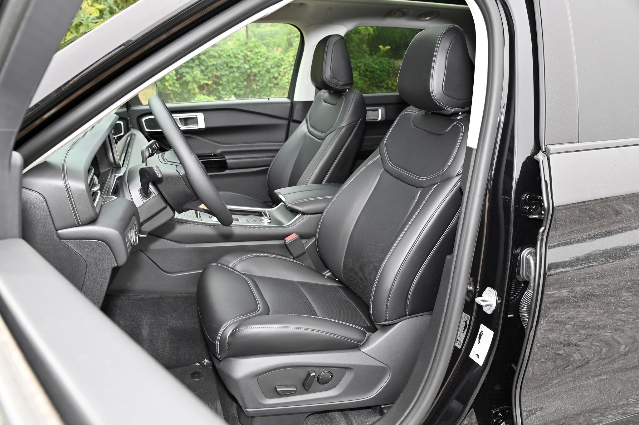 Discover Ford Ford Explorer Exterior Interior Images.Find all aspects and details of cars.