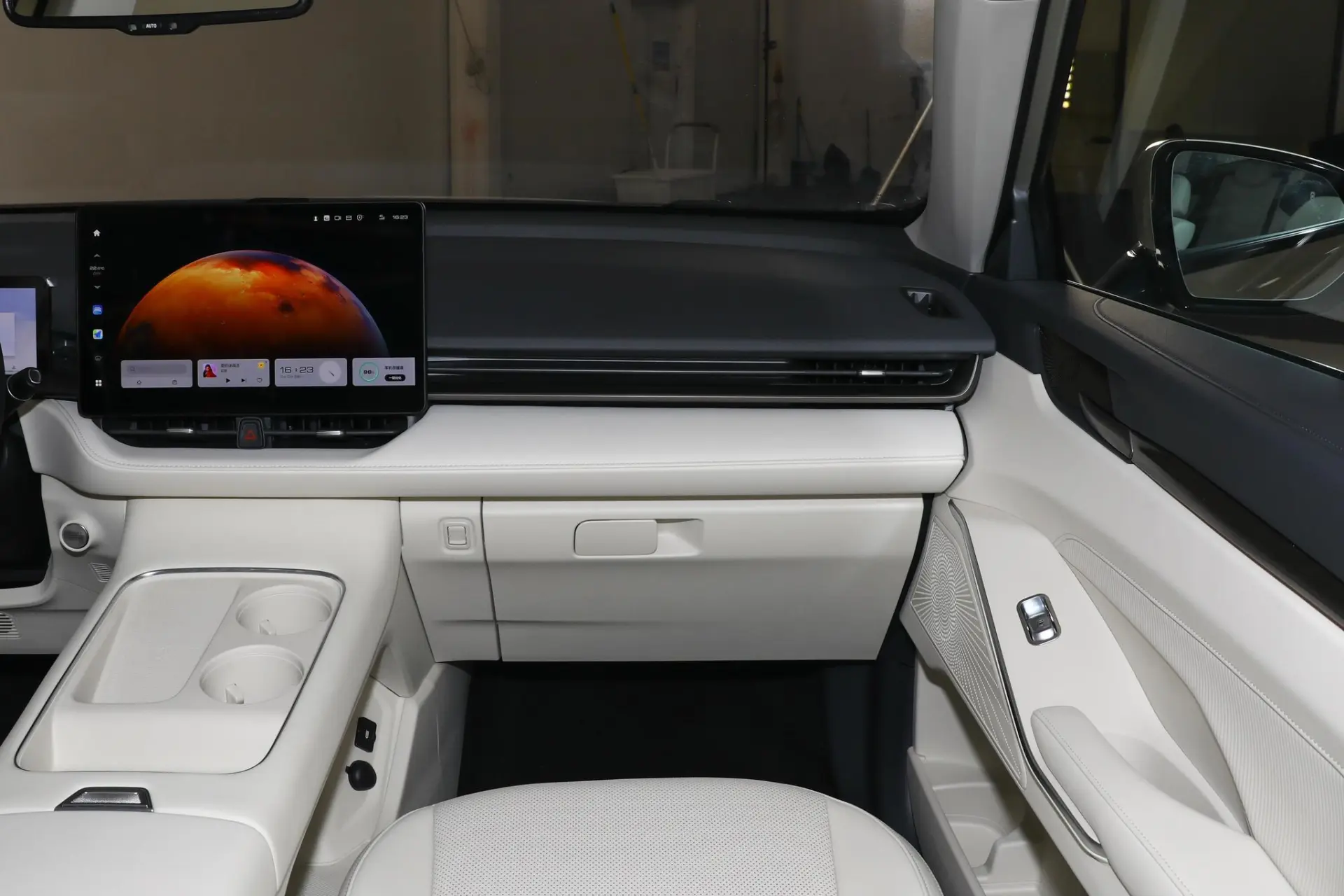 Discover Haval Haval H6 Exterior Interior Images.Find all aspects and details of cars.