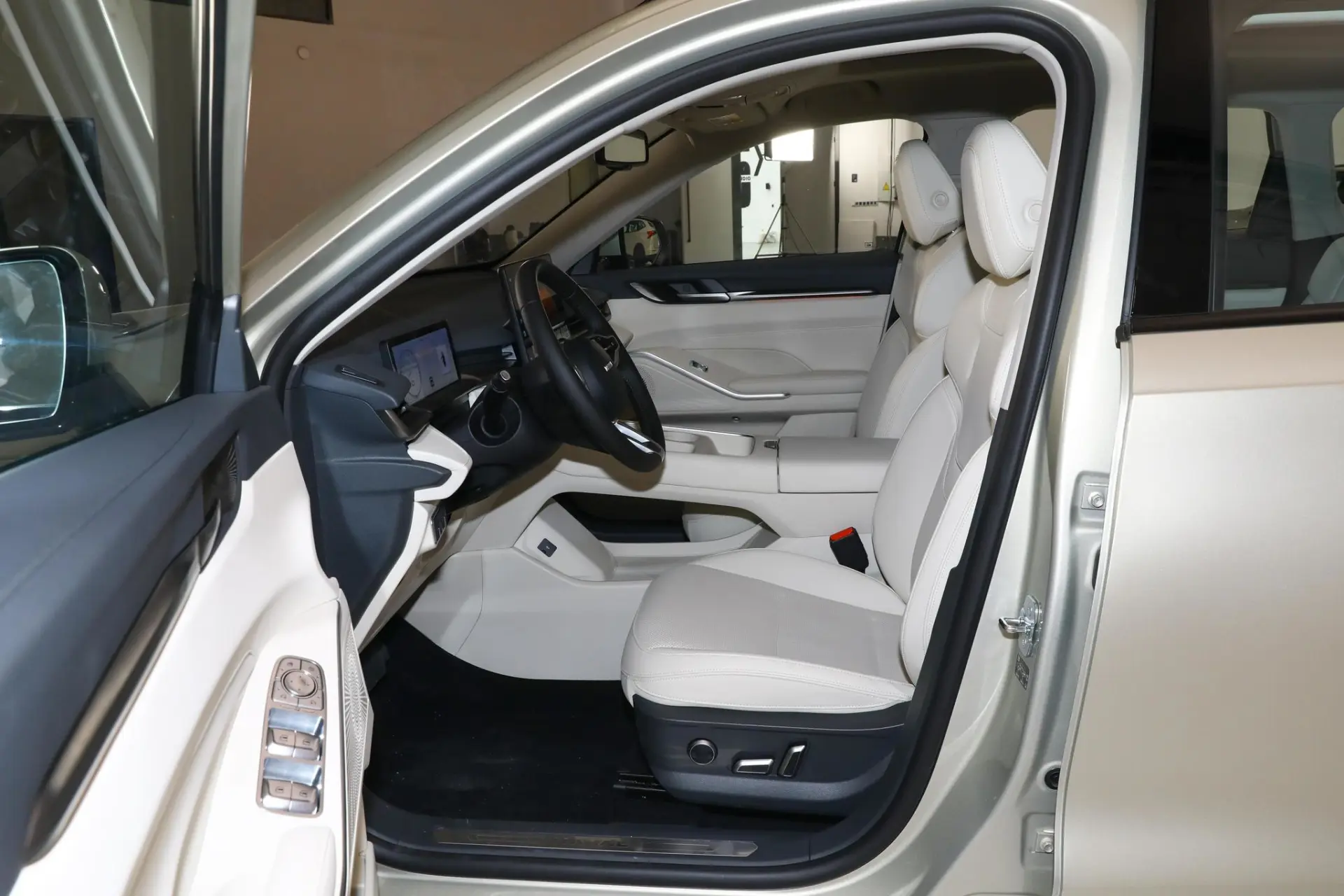 Discover Haval Haval H6 Exterior Interior Images.Find all aspects and details of cars.