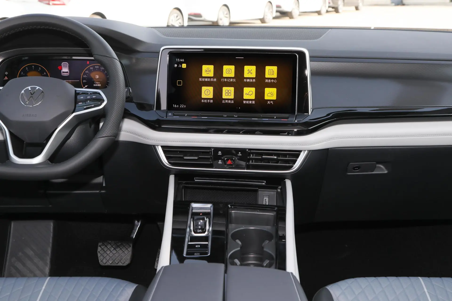 Discover Volkswagen Volkswagen Teramont Exterior Interior Images.Find all aspects and details of cars.