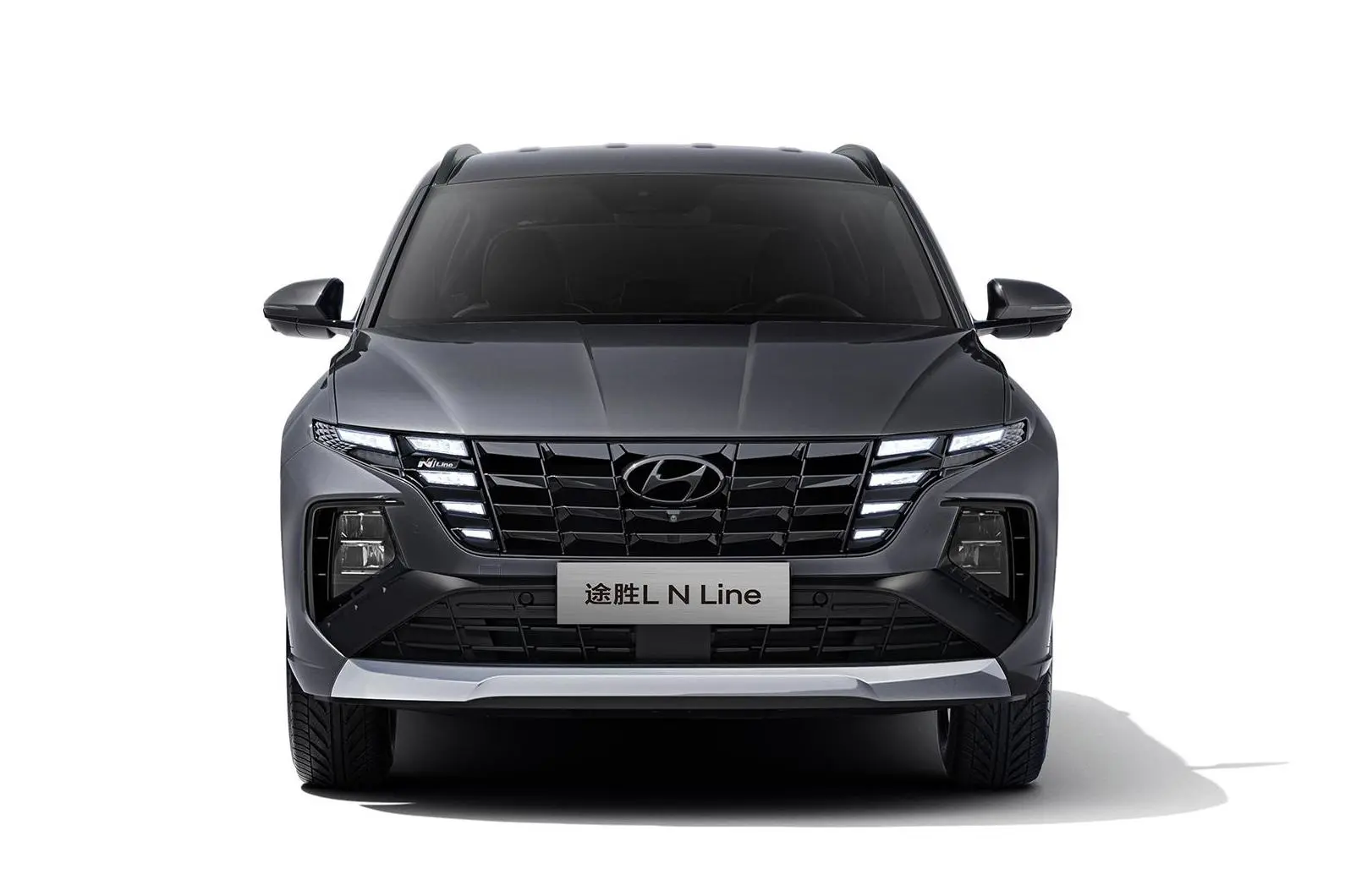 استكشف  هيونداي  هيونداي توسون Hyundai Tucson 2023 2.0L Smart (FWD)  الصور الخارجية والداخلية. اكتشف جميع جوانب وتفاصيل السيارات.