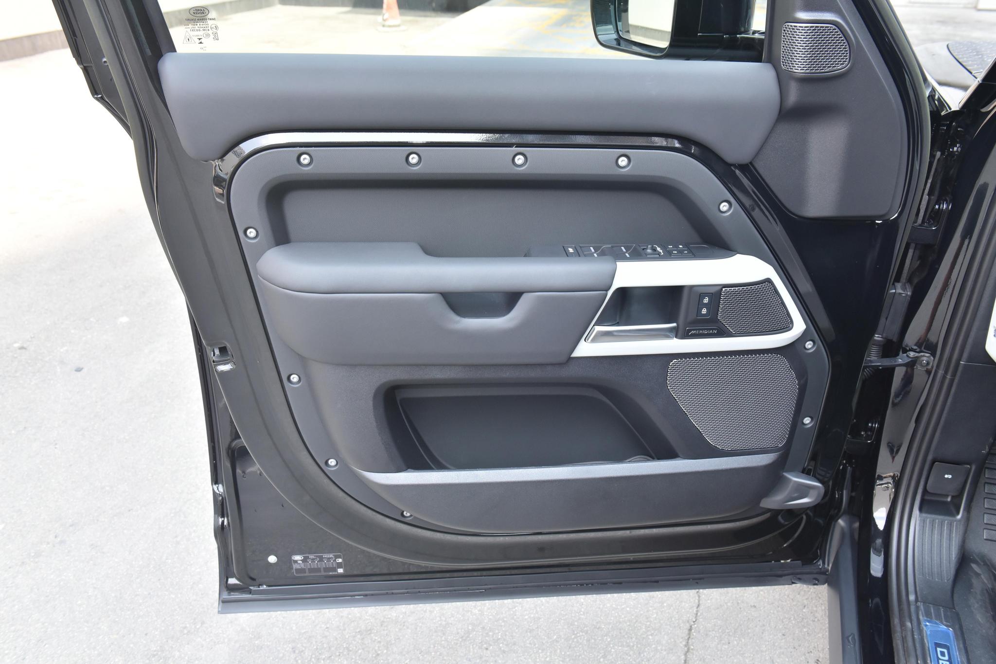 Discover Landrover Land Rover Defender Exterior Interior Images.Find all aspects and details of cars.