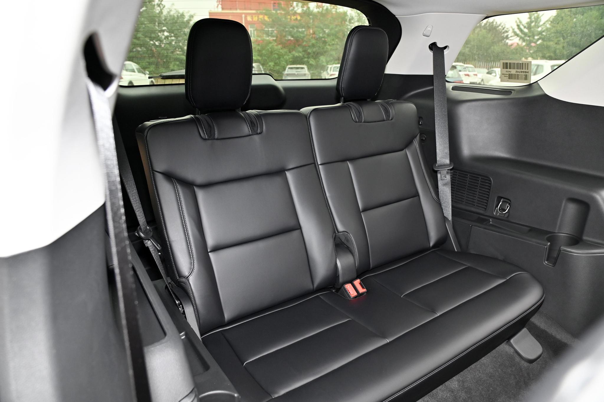 Discover Ford Ford Explorer Exterior Interior Images.Find all aspects and details of cars.