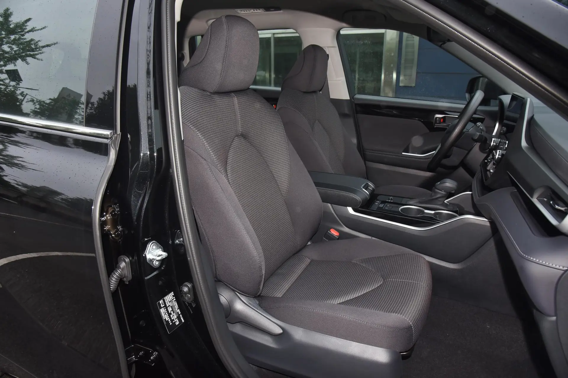 Discover Toyota Toyota Highlander Exterior Interior Images.Find all aspects and details of cars.