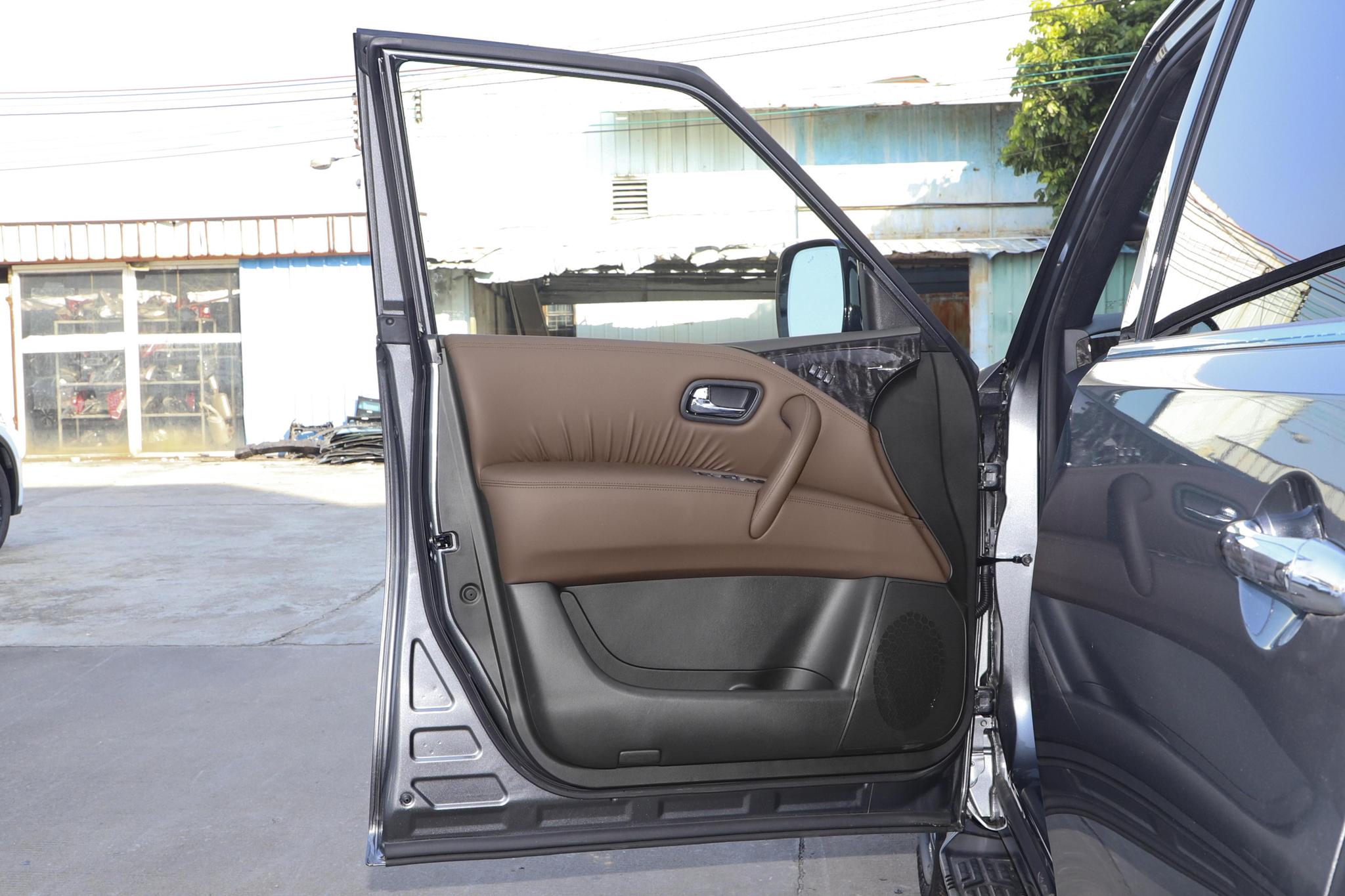 Discover Nissan Nissan Patrol Exterior Interior Images.Find all aspects and details of cars.