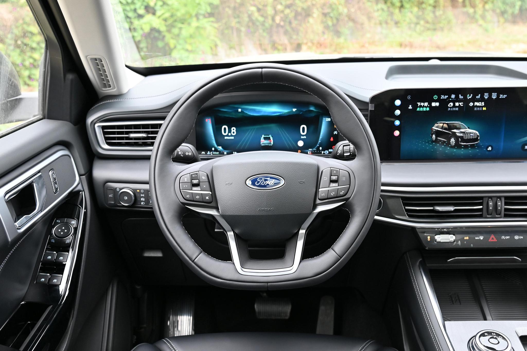 Discover Ford Ford Explorer Exterior Interior Images.Find all aspects and details of cars.