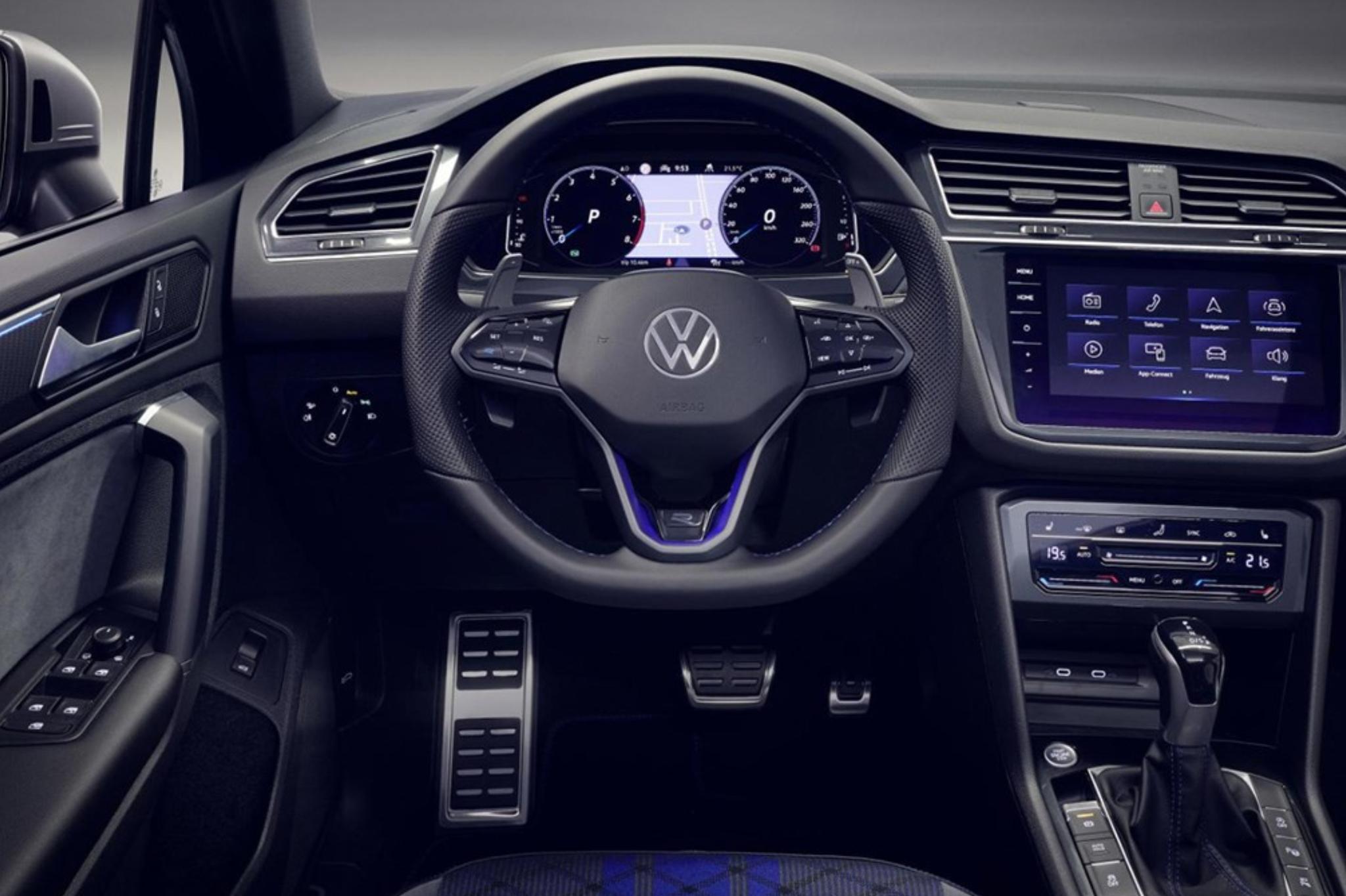 Discover Volkswagen Volkswagen Tiguan Exterior Interior Images.Find all aspects and details of cars.