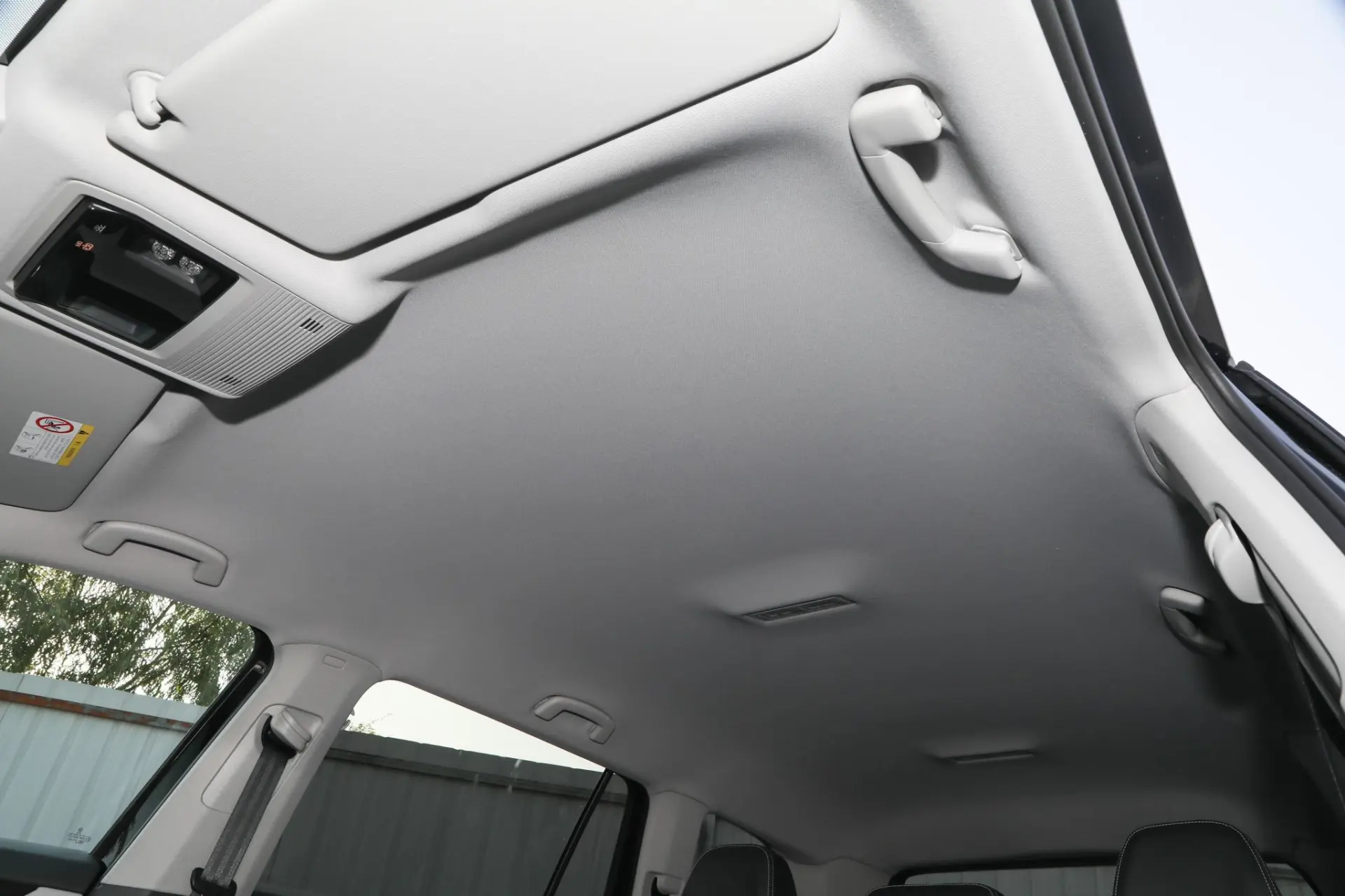 Discover Volkswagen Volkswagen Teramont Exterior Interior Images.Find all aspects and details of cars.