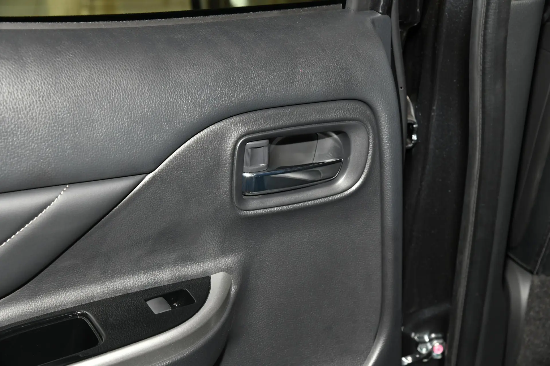 Discover Mitsubishi Mitsubishi L200 Exterior Interior Images.Find all aspects and details of cars.