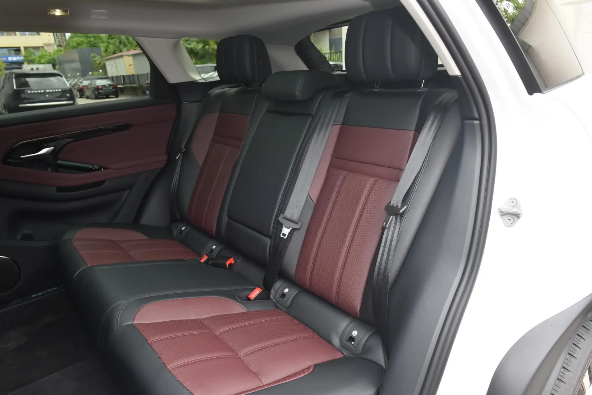 Discover Landrover Land Rover Range Rover Evoque Exterior Interior Images.Find all aspects and details of cars.