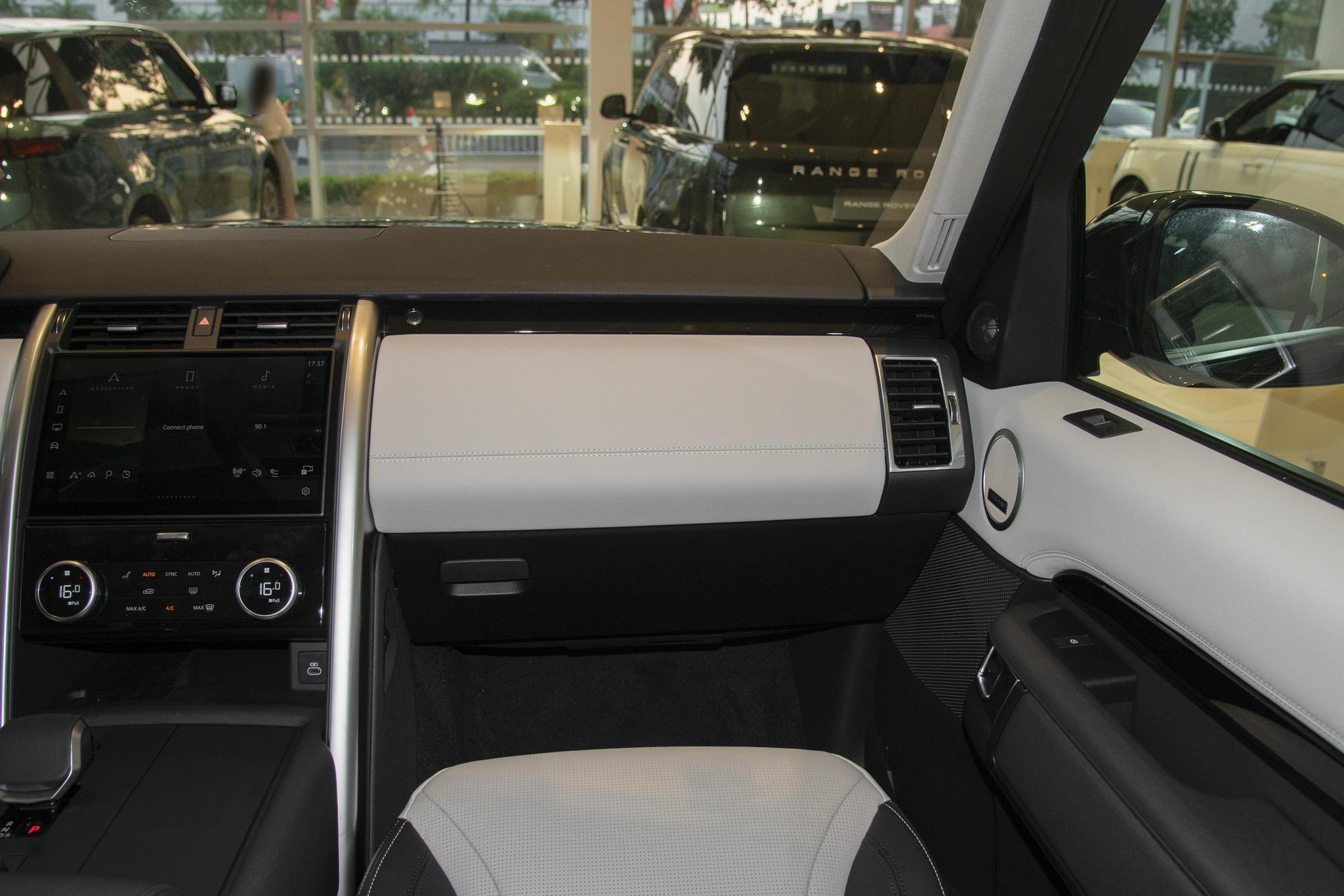 Discover Landrover Land Rover Discovery Exterior Interior Images.Find all aspects and details of cars.