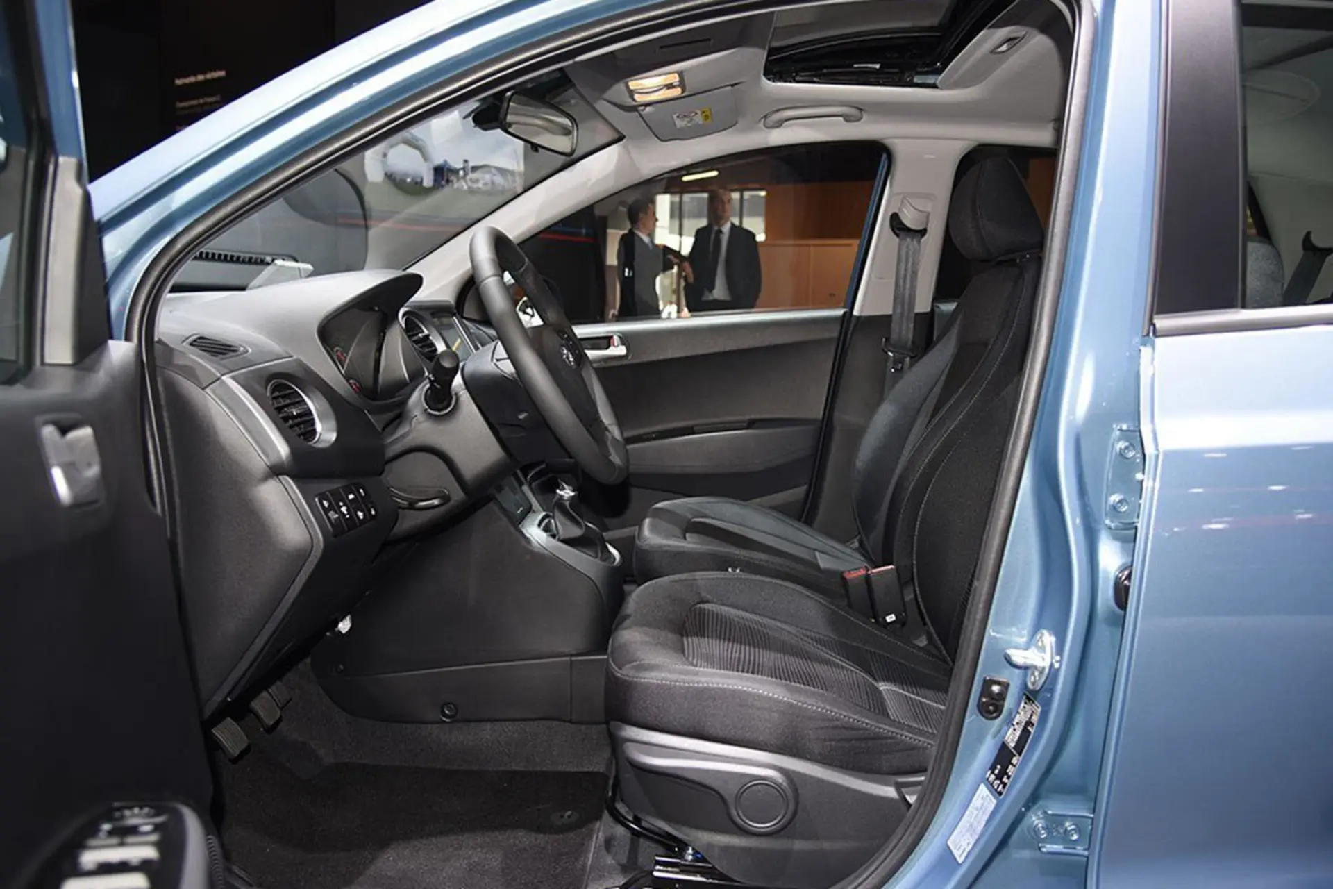 Discover Hyundai Hyundai i10 Exterior Interior Images.Find all aspects and details of cars.