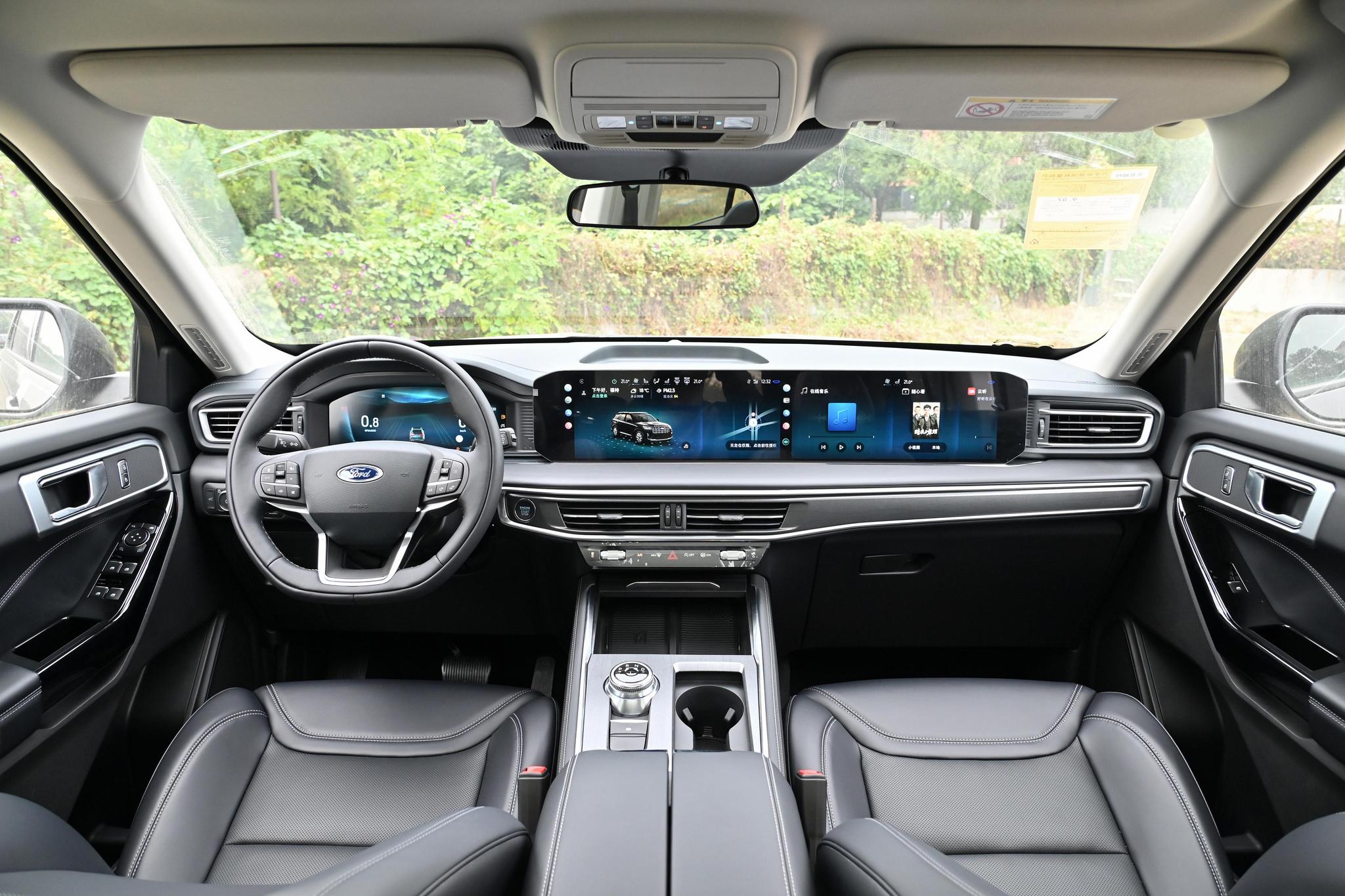 Discover Ford Ford Explorer Exterior Interior Images.Find all aspects and details of cars.