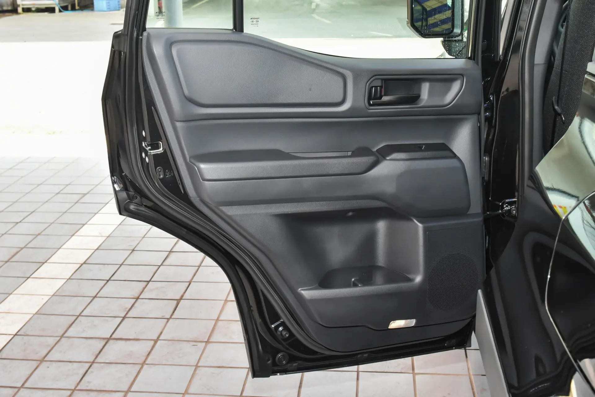 Discover Toyota Toyota Prado Exterior Interior Images.Find all aspects and details of cars.