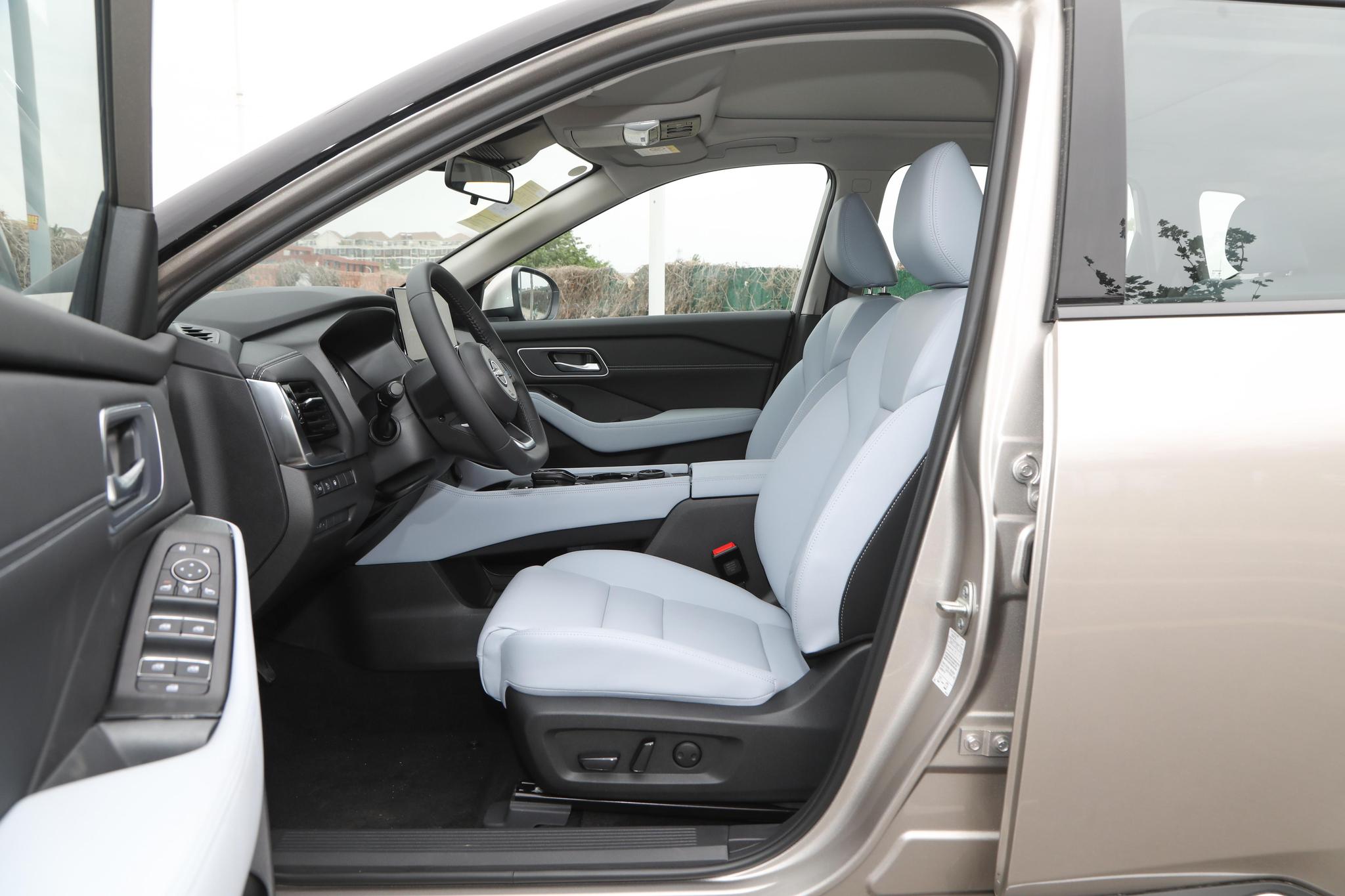 Discover Nissan Nissan XTrail Exterior Interior Images.Find all aspects and details of cars.