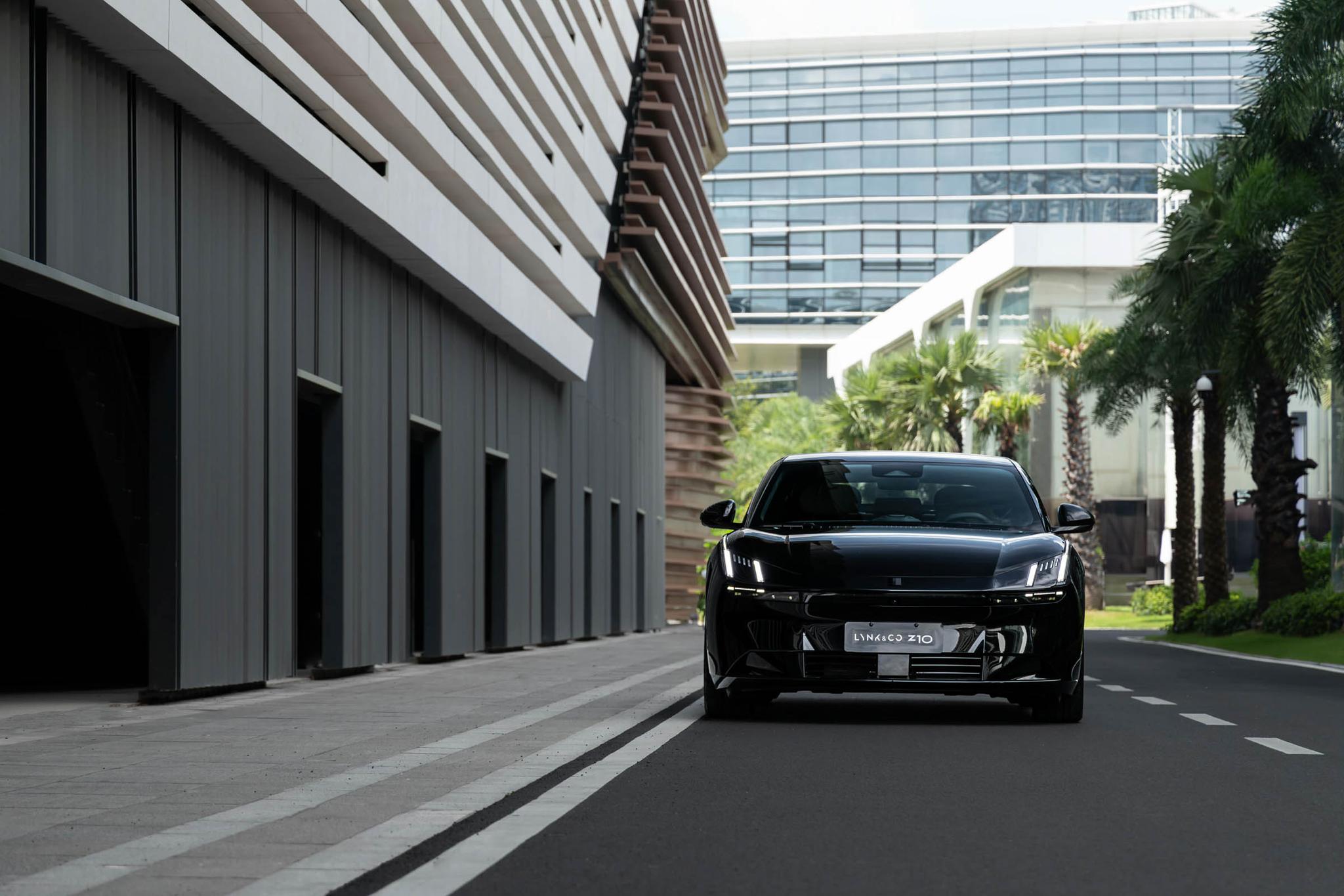 Discover LYNK&CO Lynk & Co Z10 Exterior Interior Images.Find all aspects and details of cars.