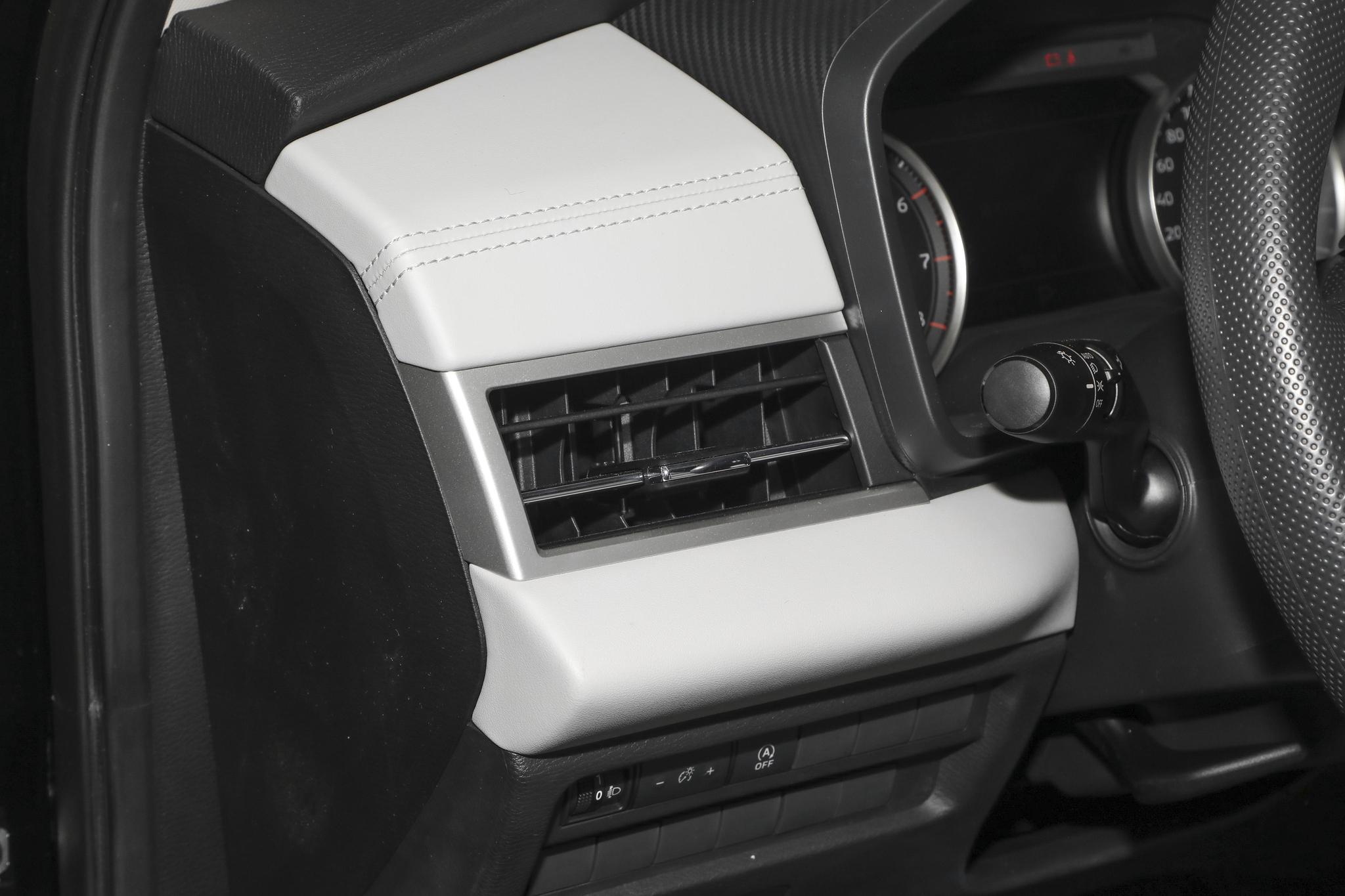 the 4th interior image of Mitsubishi Outlander.