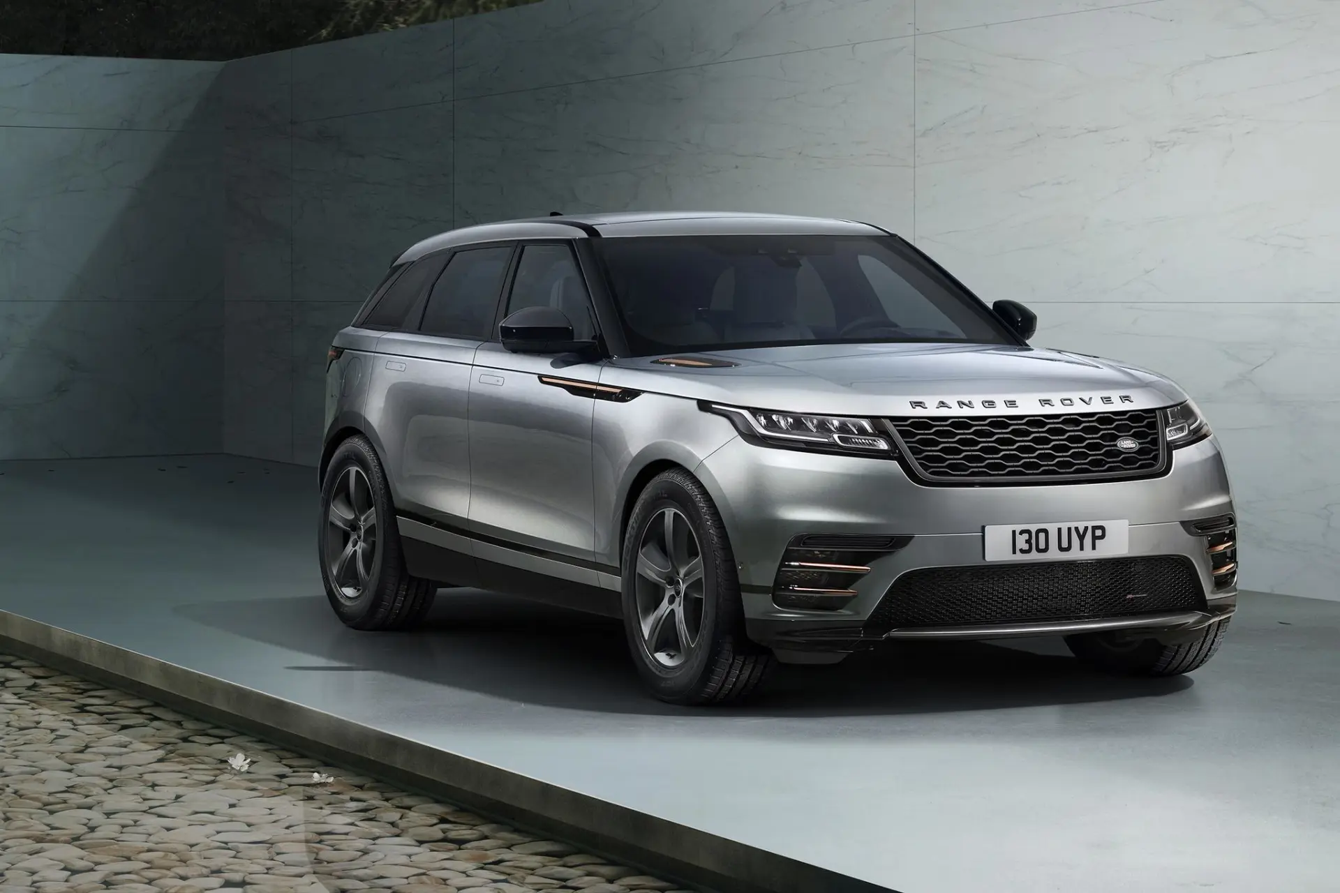 Discover Landrover Land Rover Range Rover Velar Exterior Interior Images.Find all aspects and details of cars.