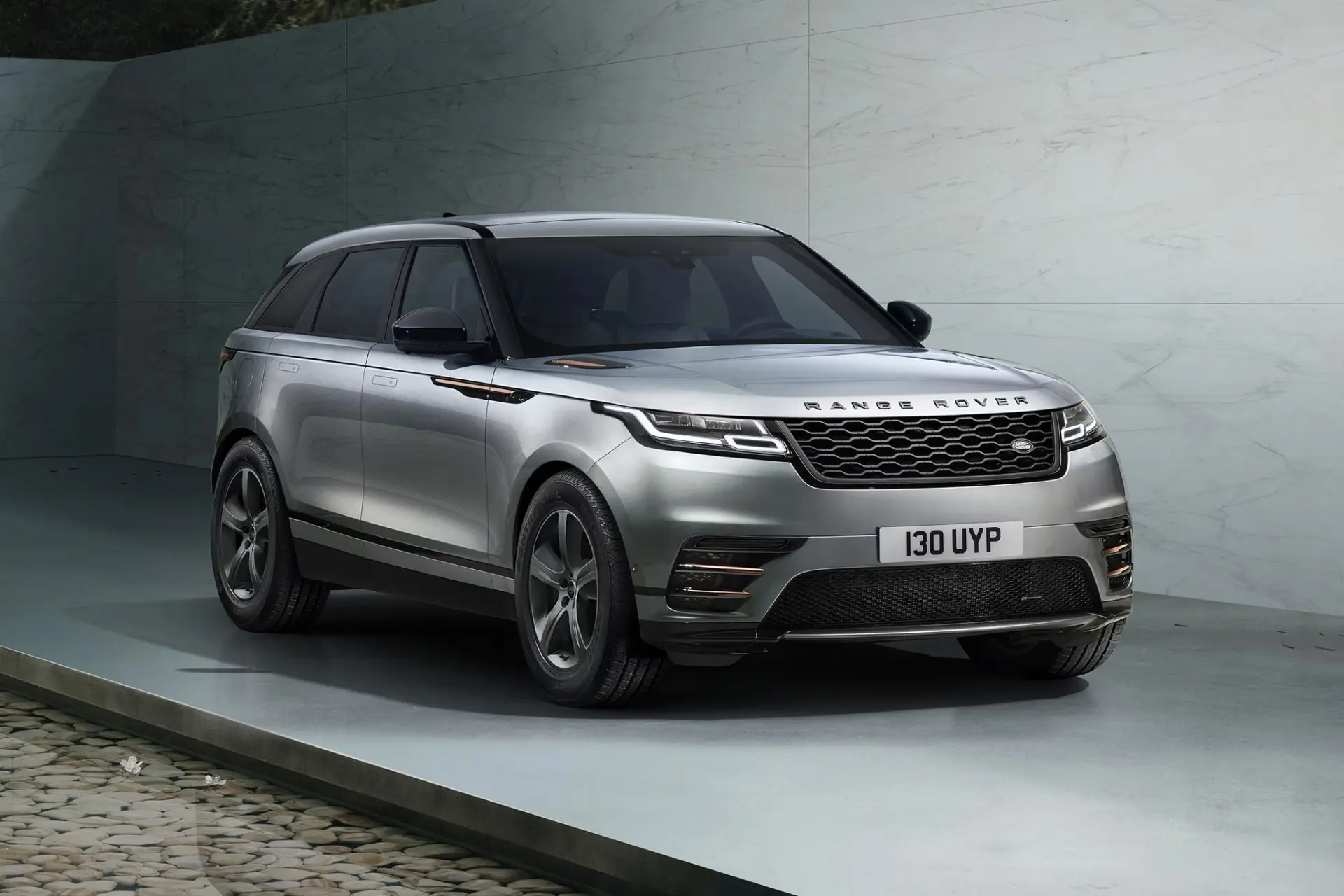 Discover Landrover Land Rover Range Rover Velar Exterior Interior Images.Find all aspects and details of cars.