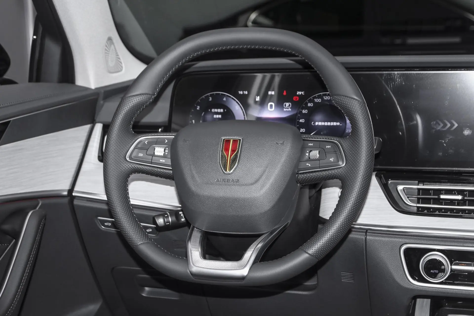 Discover Hong Qi HONGQI HS5 Exterior Interior Images.Find all aspects and details of cars.