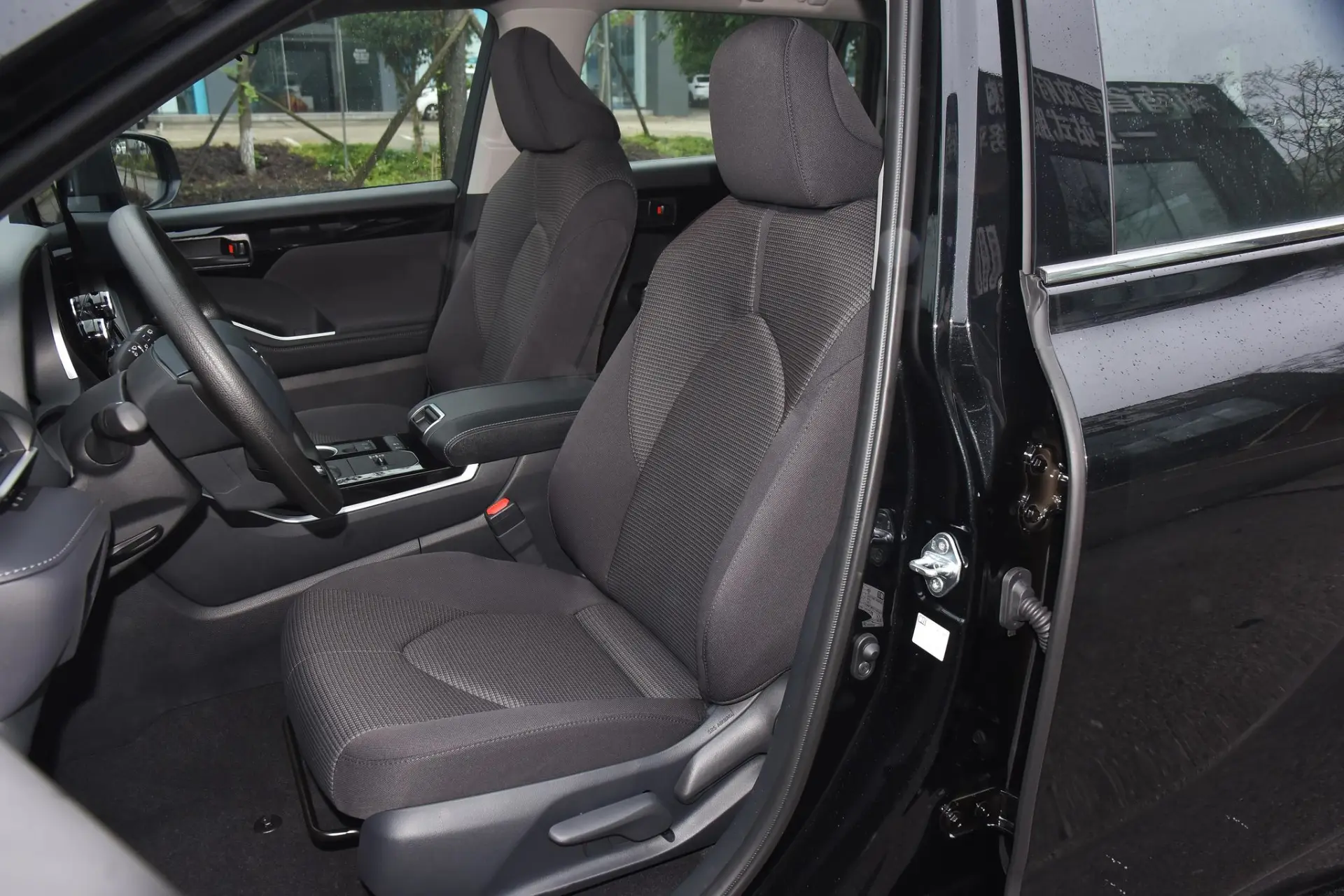 Discover Toyota Toyota Highlander Exterior Interior Images.Find all aspects and details of cars.