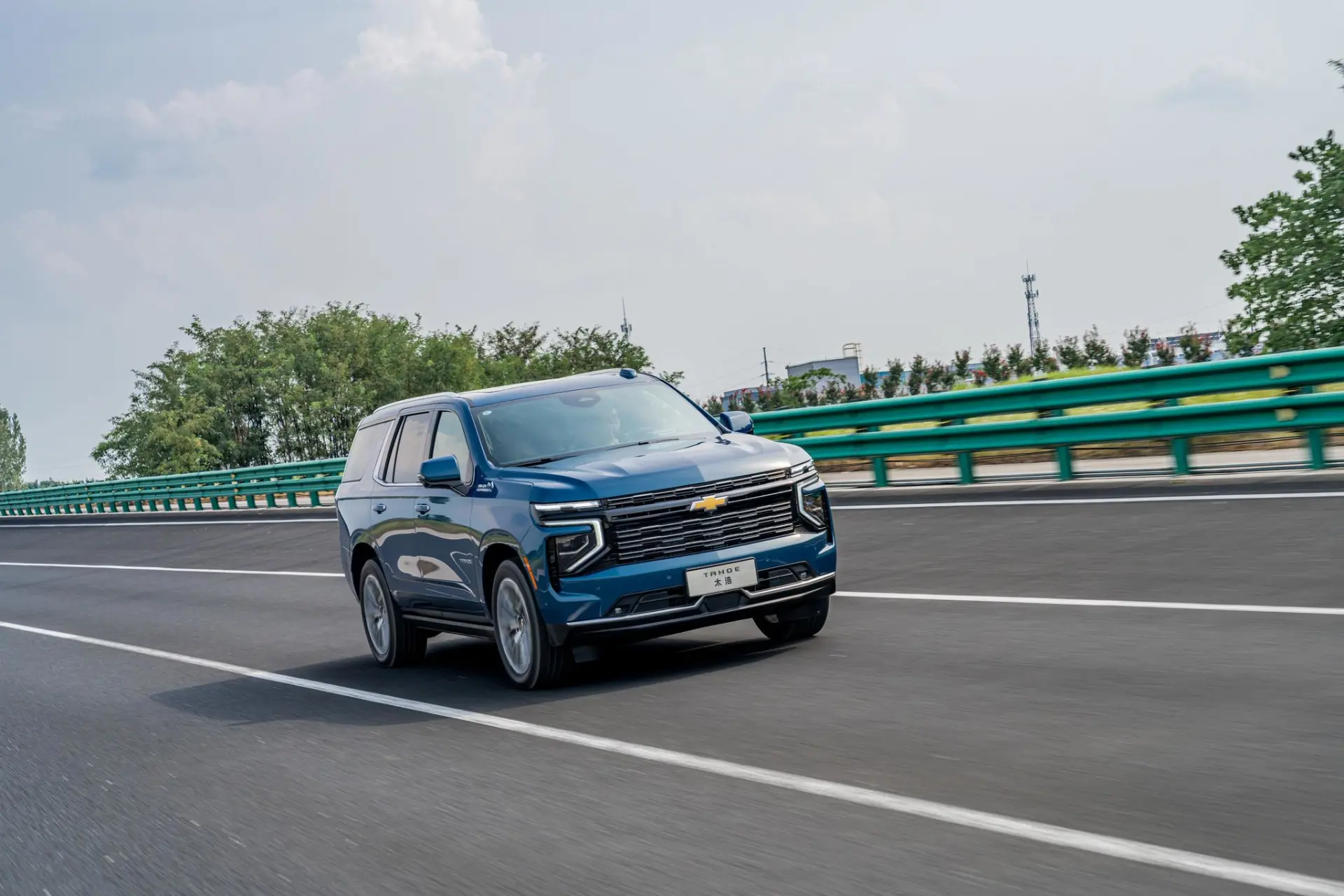 Discover Chevrolet Chevrolet Tahoe Chevrolet Tahoe 2023 5.3L Premium  4WD  Exterior Interior Images.Find all aspects and details of cars.