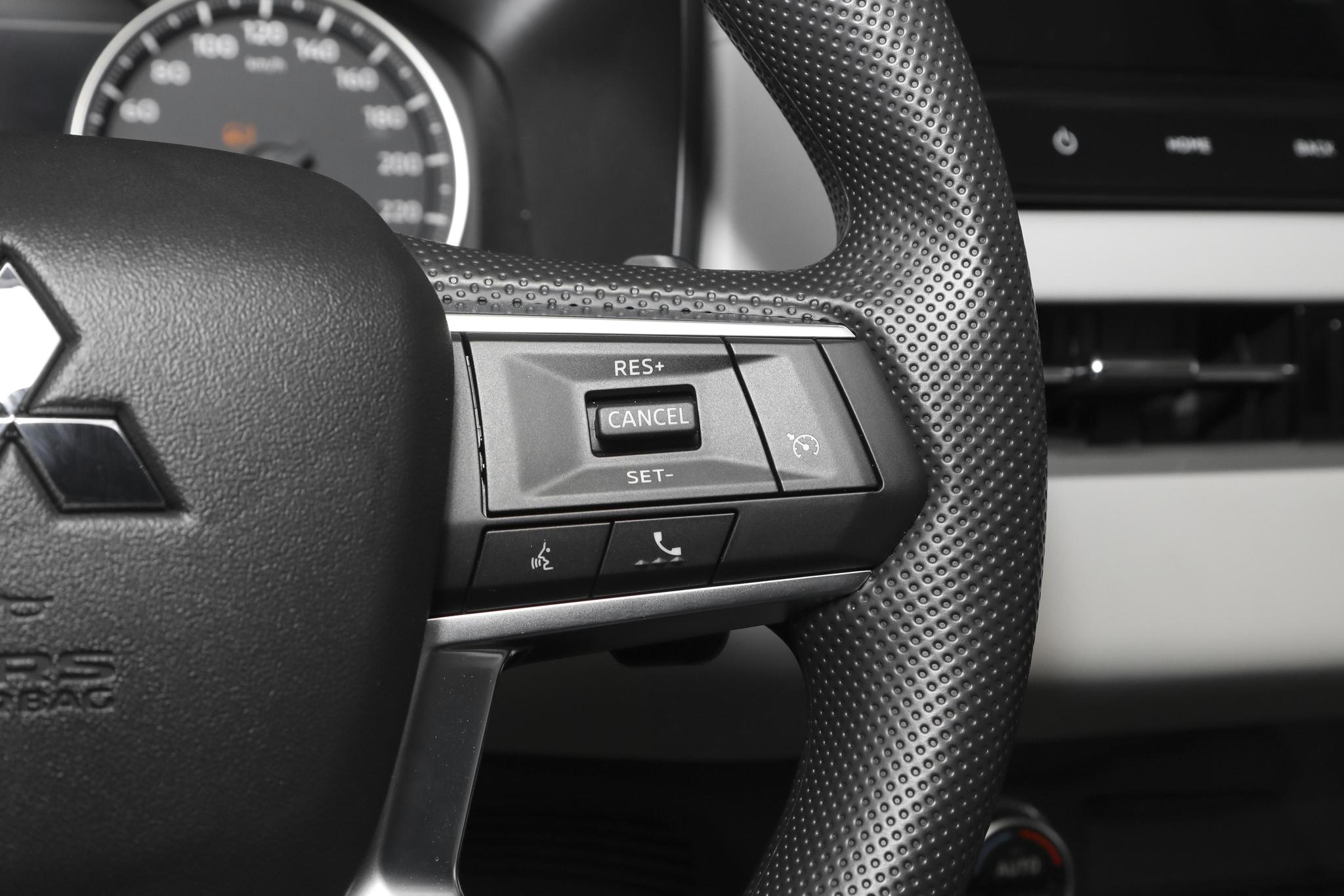 the 13th interior image of Mitsubishi Outlander.